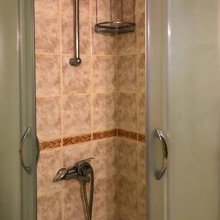 250m To The - Fully Furnished - Fast Wi-fi Apartment *