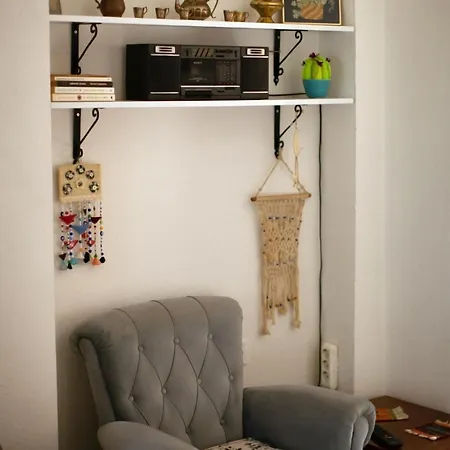 250m To The - Fully Furnished - Fast Wi-fi Apartament *